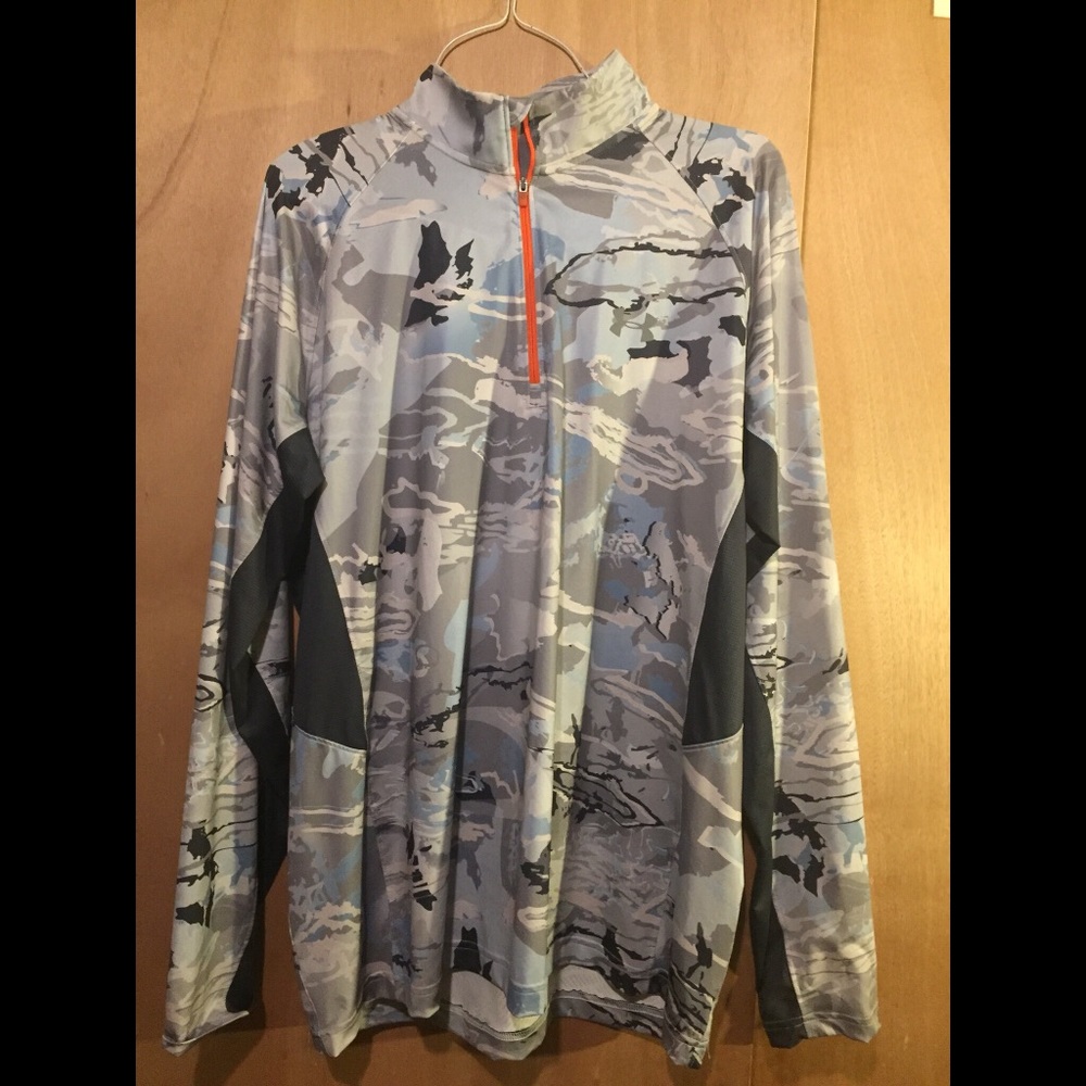 Under armor pull over